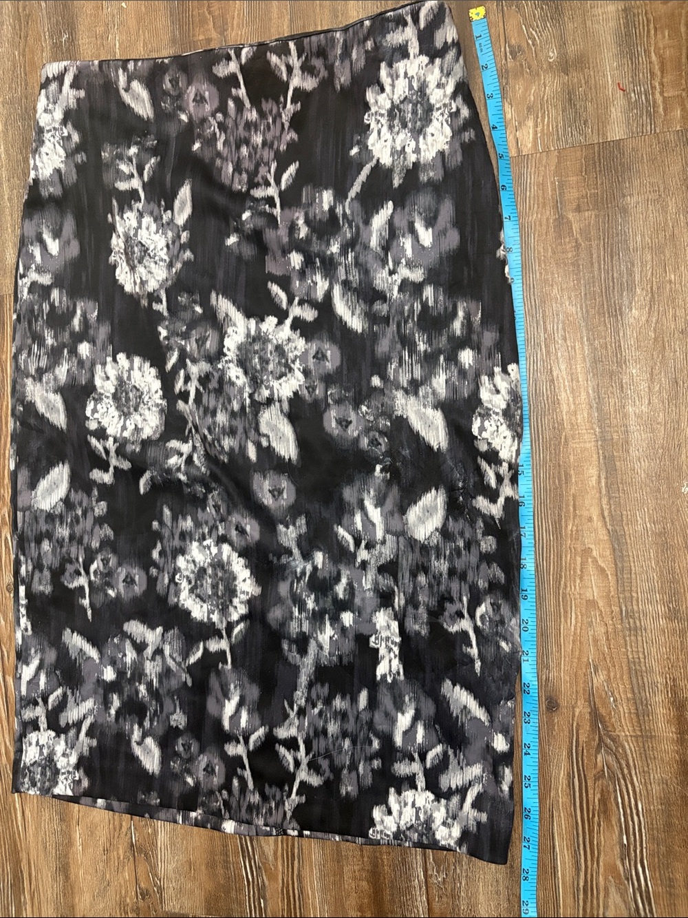 New York & Company Black and Gray Floral Pencil Skirt - Picture 3 of 6